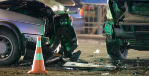 Un incidente de atropello y fuga en el condado de Fresno condujo al arresto de un hombre de 26 años después de que un accidente mortal cobrara la vida de su pasajero.