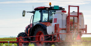 El condado de Fresno, un centro agrícola en el Valle Central de California, tiene riesgos de resbalones y caídas debido a su paisaje rural y a su maquinaria agrícola.